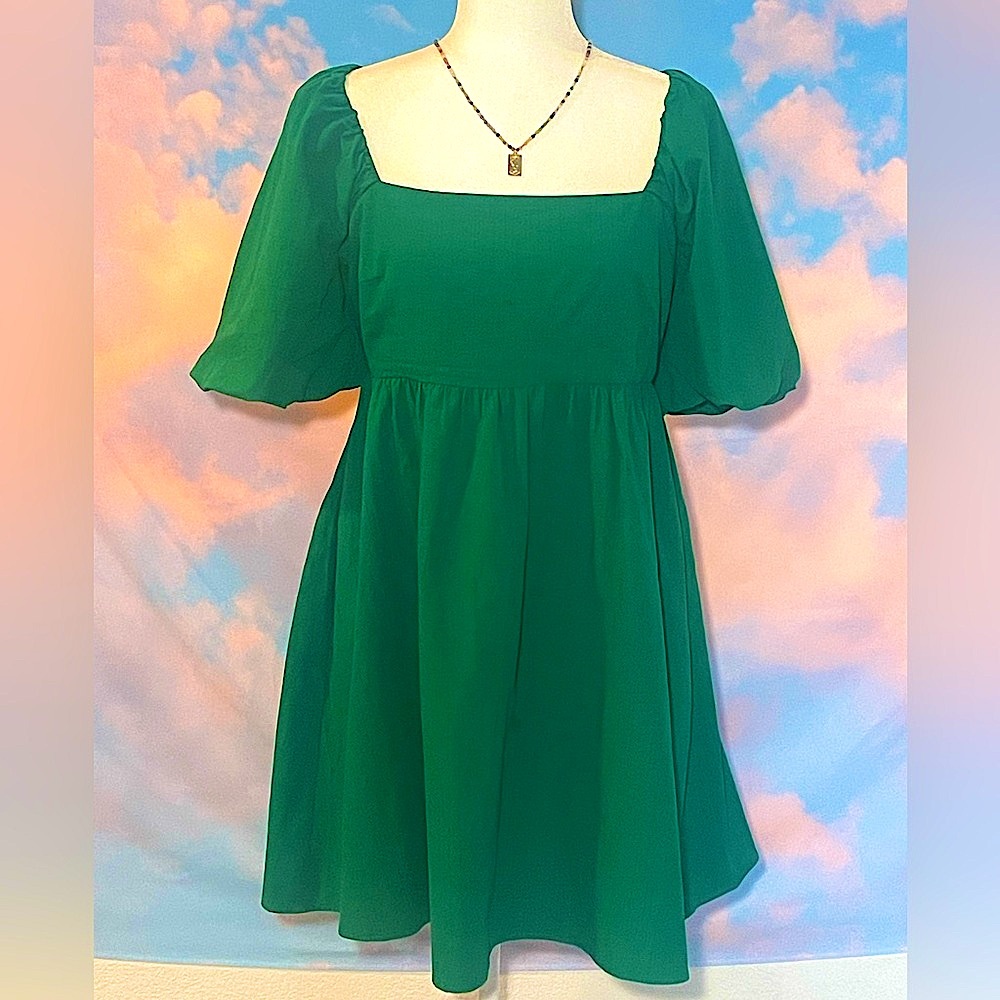 Beautiful Kelly Green Puff-Sleeved Mini Babydoll Dress (Sz 8)